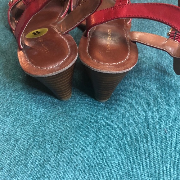 Red Sandals - Picture 2 of 3